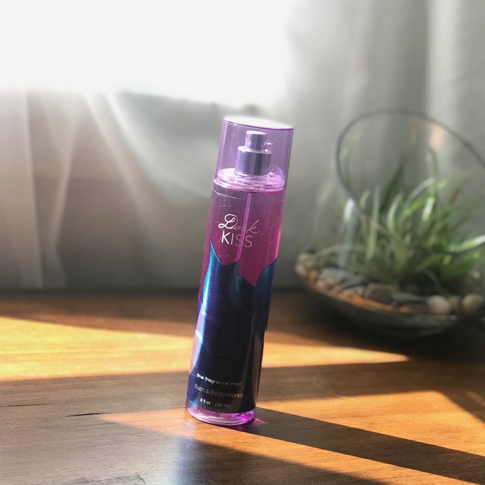 Dark Kiss fragrance mist
